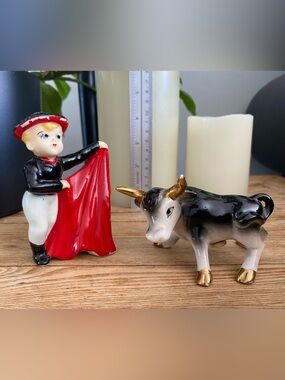 Vtg Mid-Century Matador & Charging Bull Salt & Pepper Shakers ~ Gold Trim Japan